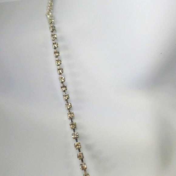 Crystal Elegant Women's Necklace - Picture 3 of 7